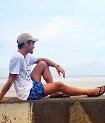 Guys in flip flops 5f777e8b72155.jpg
