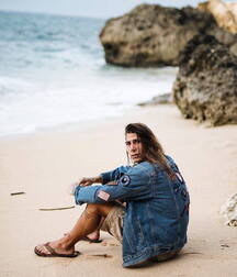 Guys in flip flops 5f777e9745813.jpg