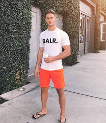 Guys in flip flops 5f777e9b12f90.jpg