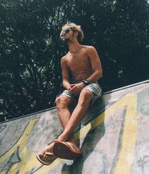 Guys in flip flops 5f777ea71eeb2.jpg
