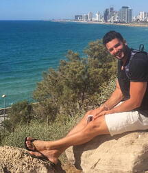 Guys in flip flops 5f777ea8b2cee.jpg