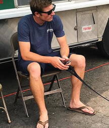 Guys in flip flops 5f777eac97fea.jpg