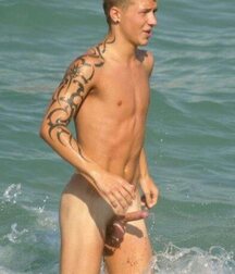 Boys for love 5f77b05a5c7e0.jpg