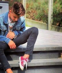 Sneaker boys and models 5f77d8125a9d9.jpg