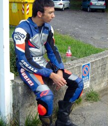 Motorbikers and racers 5f78902eb1c3b.jpg