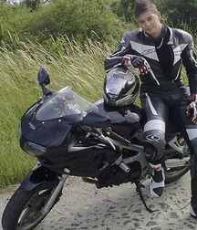 Motorbikers and racers 5f789040af029.jpg