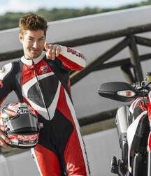 Motorbikers and racers 5f7890483856f.jpg