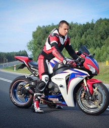 Motorbikers and racers 5f7890682b989.jpg