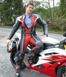 Motorbikers and racers 5f789070e3c5a.jpg