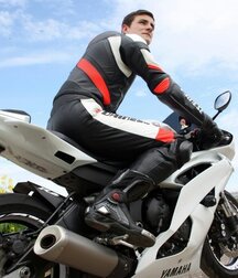 Cool in leather 5f79d29071e63.jpg