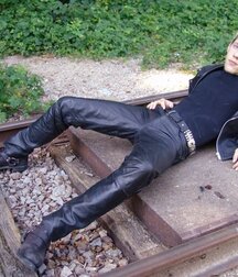 Cool in leather 5f79d2b110402.jpg
