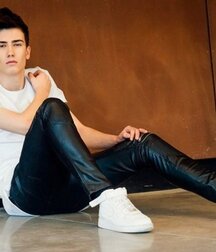 Cool in leather 5f79d2ca7931c.jpg