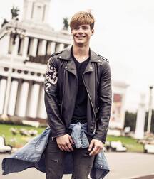 Cool in leather 5f79d2d5859ef.jpg