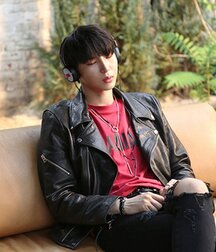 Cool in leather 5f79d2de586b2.jpg