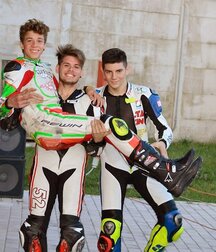 Biker boys 5f79d61ed4386.jpg