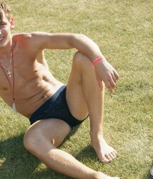 Barefoot dutch hotties 5f79d8a73cefd.jpg