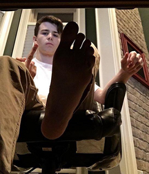 Sweaty boyfeet needs a tongue 5f7a057faadef.png