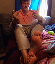 Sweaty boyfeet needs a tongue 5f7a05b84408d.png