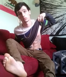 Sweaty boyfeet needs a tongue 5f7a05c3b74b7.jpg