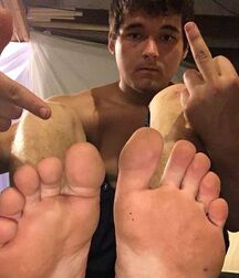 Sweaty boyfeet needs a tongue 5f7a05f27d4e7.jpg