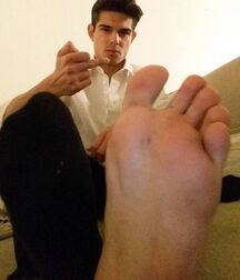 Sweaty boyfeet needs a tongue 5f7a05f48de4f.jpg