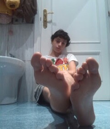 Pretty boy feet 5f7b5e5bd4bf7.jpg