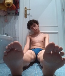 Pretty boy feet 5f7b5e65c3a92.jpg