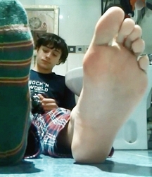 Pretty boy feet