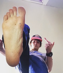 Barefoot in town 5f7caa69c18a7.jpg