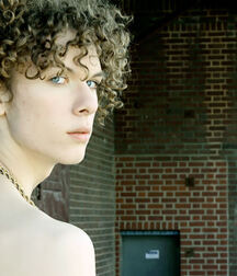 Pretty faces amazing hair 5f7e14275e959.jpg