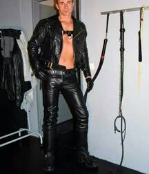 Leather pants 5f7e4d4ee9a11.jpg