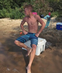 Beautiful boys feet 5f7f2839bcabc.jpg