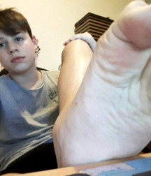 Beautiful boys feet 5f7f287ebc7ce.jpg
