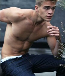 Gorgeous bodies 5f80a6cfa8995.jpg