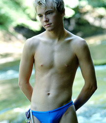 Guys in undies 5f80b2252e5e8.jpg