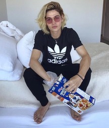 Celebs feet 5f8326ecb2105.jpg