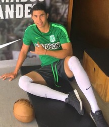 Cute soccer boys 5f835c92ac814.jpg