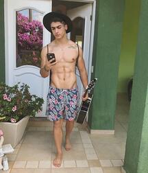 Barefoot males 5f849a03eb1c0.jpg
