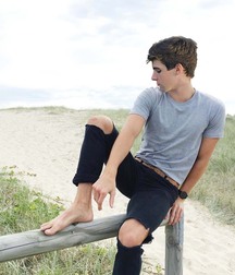 Barefoot males 5f849a0c8f1e7.jpg