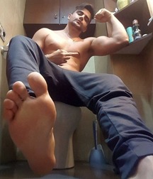 Toes and soles 5f84bad778040.jpg