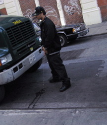 Taking a leak 5f84be3df414a.jpg