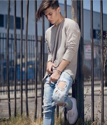 Sneakers and jeans 5f8742c5ba052.jpg