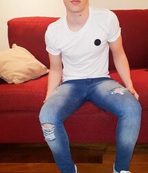 Sneakers and jeans 5f8742d7e40c7.jpg