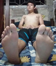 Marvelous boys feet 5f88a0567f477.jpg