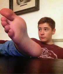 Marvelous boys feet 5f88a0620fed4.jpg