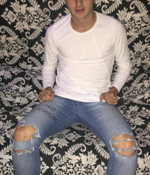 Skinny jeans 5f88a13cad418.png