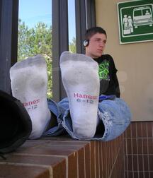 Smelly sox and feet 5f89de664ef83.jpg
