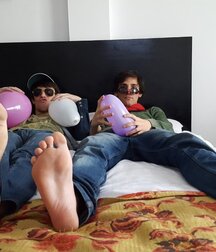 Smelly sox and feet 5f89de7917792.jpg