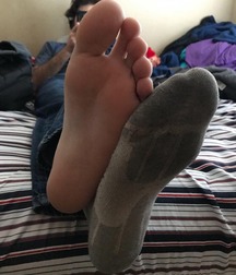 Smelly sox and feet 5f89de9a7b84d.jpg