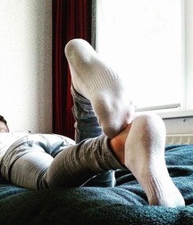 Smelly sox and feet 5f89deb08719c.jpg